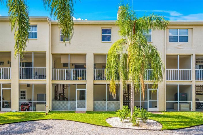 Image No.47-2 Bed Townhouse for sale