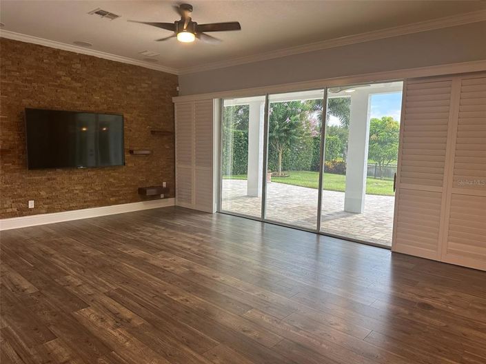 Image No.11-5 Bed Property for sale