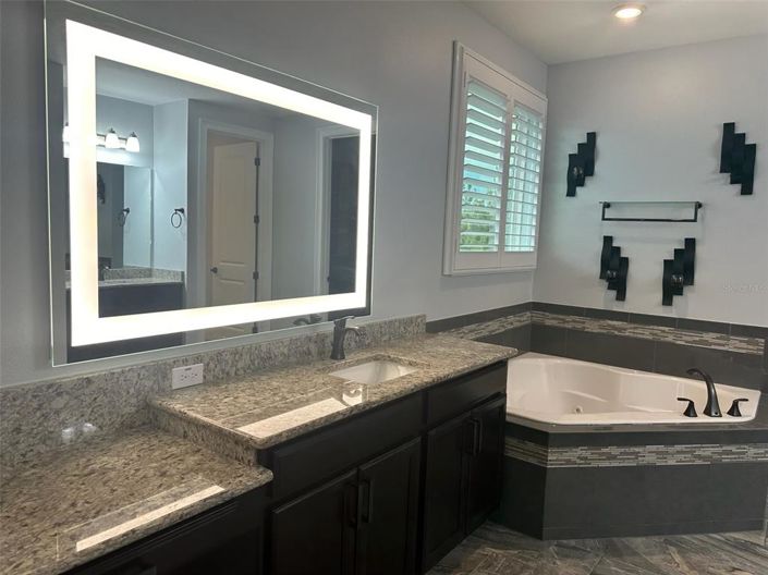 Image No.17-5 Bed Property for sale