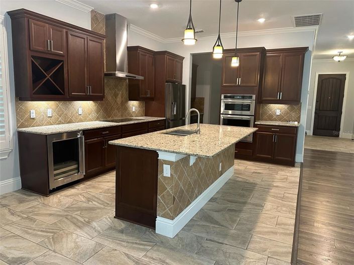 Image No.7-5 Bed Property for sale