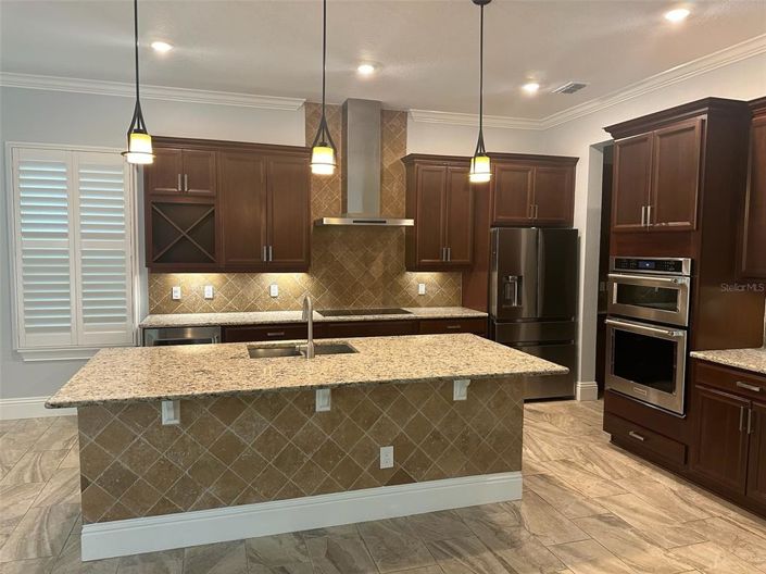 Image No.8-5 Bed Property for sale