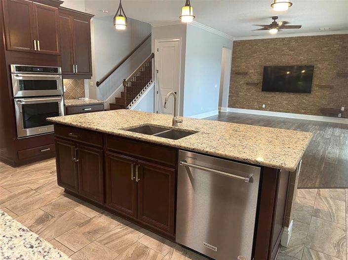 Image No.9-5 Bed Property for sale