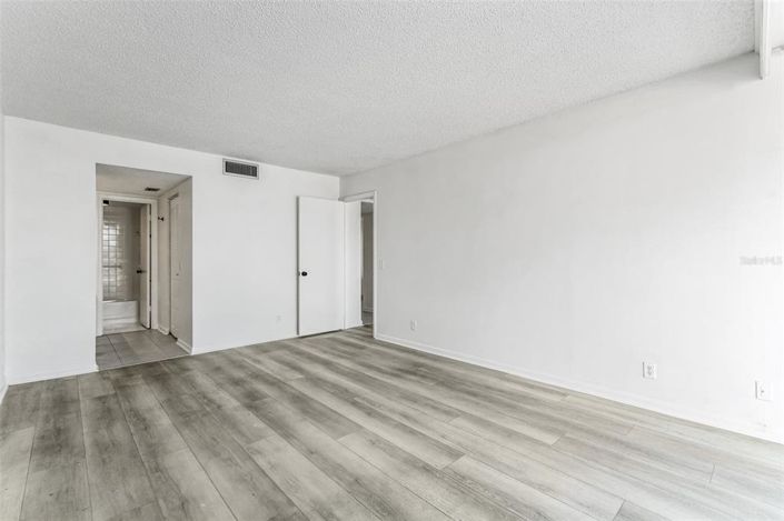 Image No.18-1 Bed Property for sale