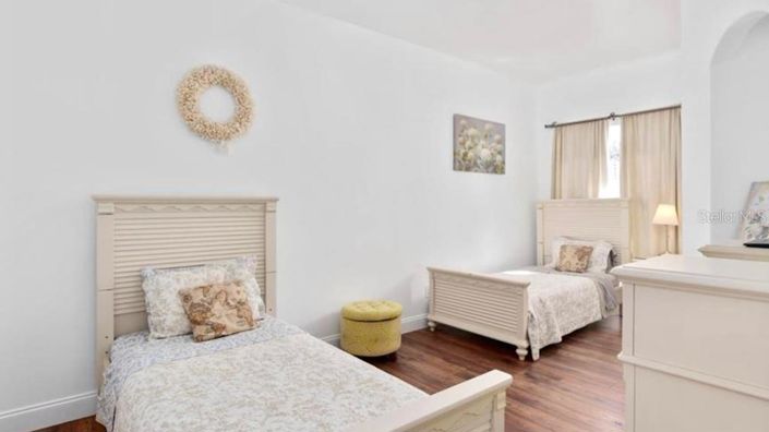 Image No.28-4 Bed Townhouse for sale