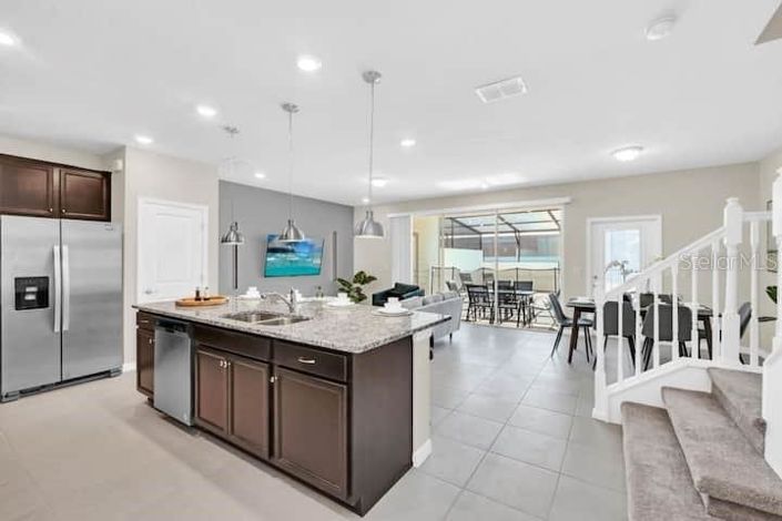 Image No.12-5 Bed Townhouse for sale