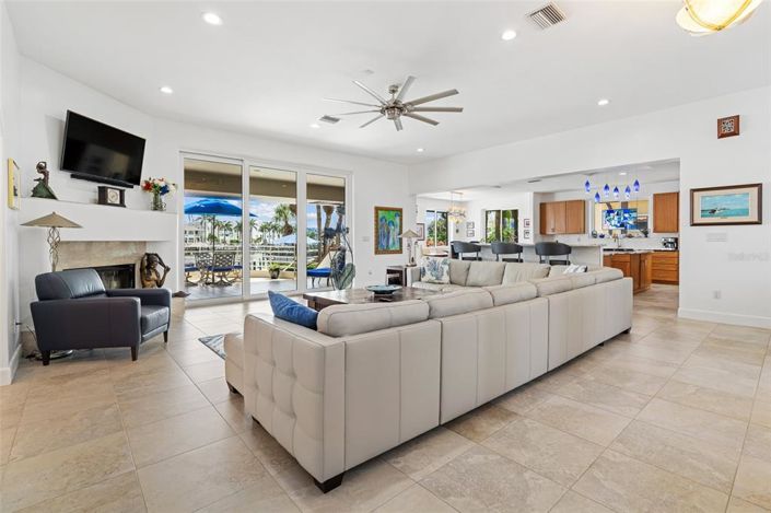 Image No.12-5 Bed Property for sale