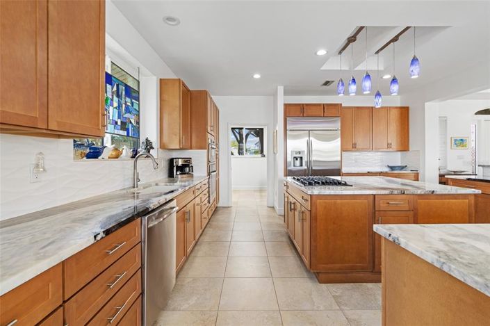 Image No.20-5 Bed Property for sale