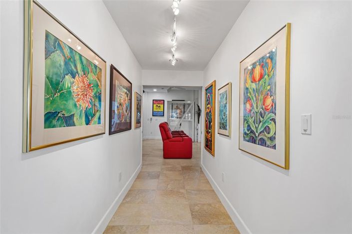 Image No.40-5 Bed Property for sale