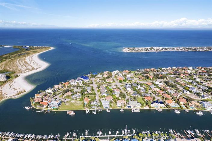 Image No.64-5 Bed Property for sale