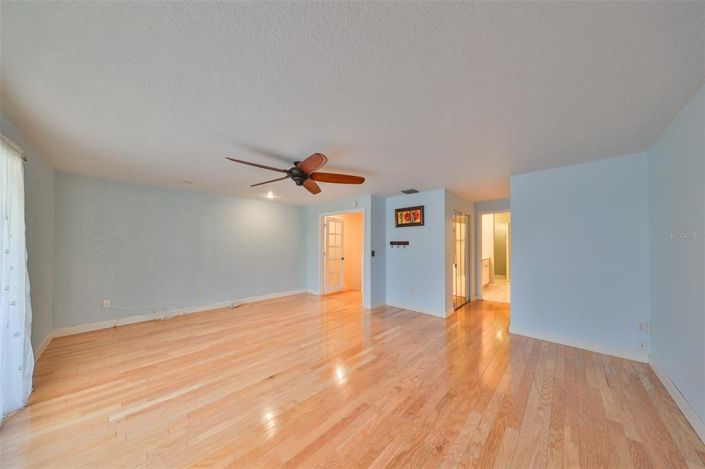 Image No.24-3 Bed Townhouse for sale