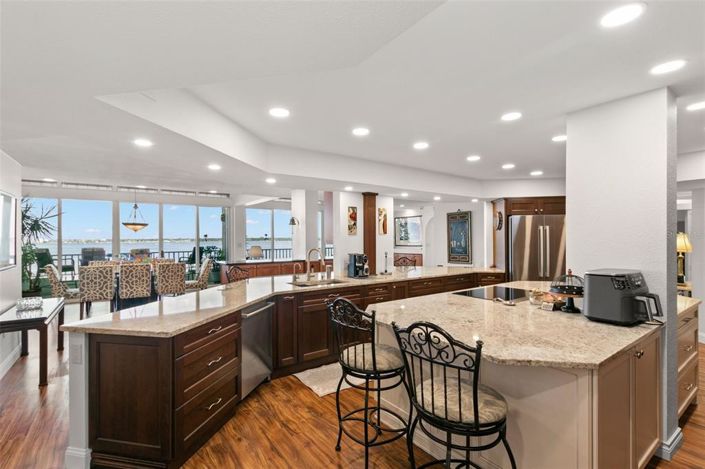 Image No.15-4 Bed Property for sale