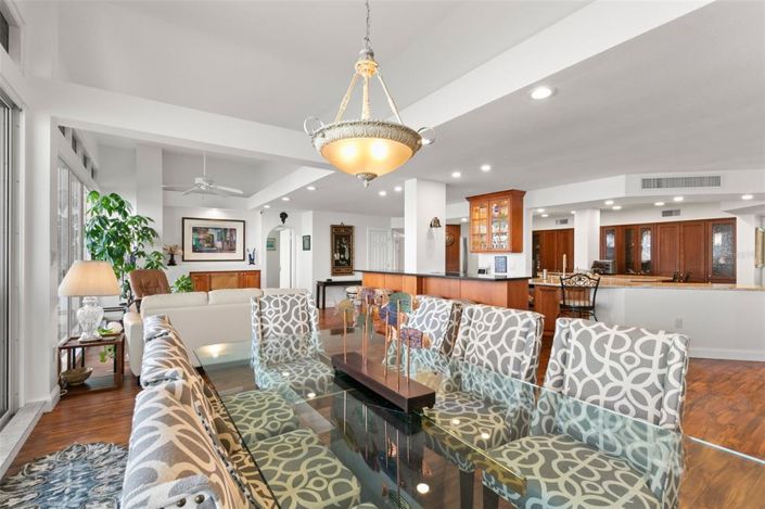 Image No.20-4 Bed Property for sale