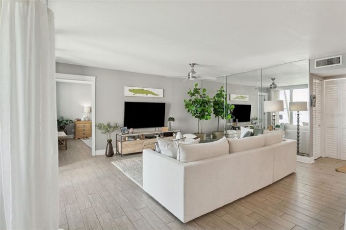 Image No.13-2 Bed Property for sale