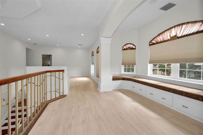 Image No.50-6 Bed Property for sale