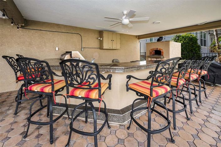 Image No.65-6 Bed Property for sale