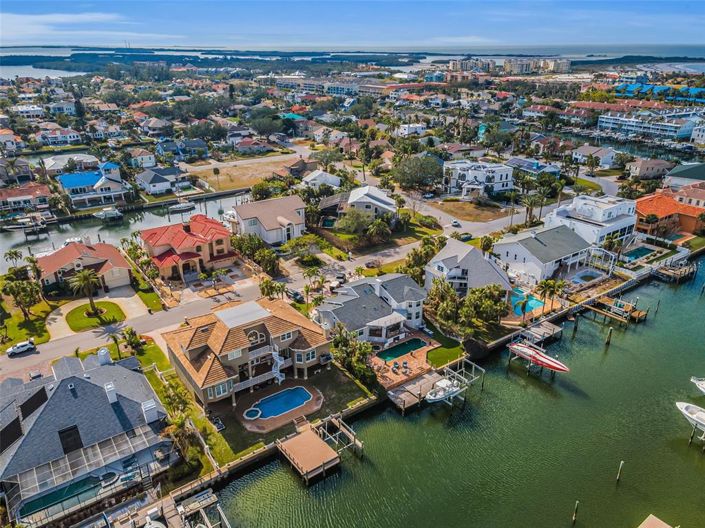 Image No.68-6 Bed Property for sale