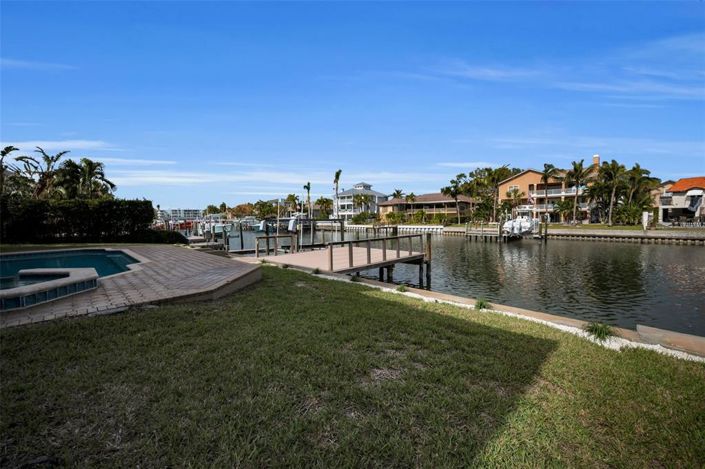 Image No.69-6 Bed Property for sale