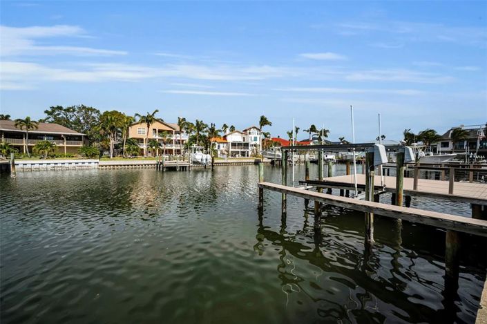 Image No.71-6 Bed Property for sale