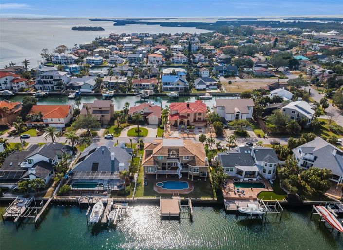 Image No.75-6 Bed Property for sale