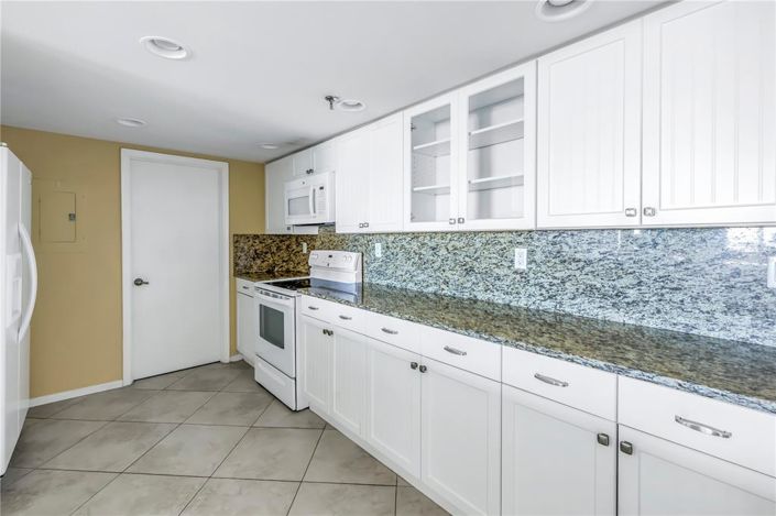 Image No.8-2 Bed Property for sale