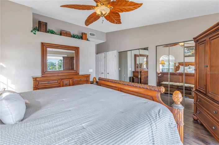 Image No.16-2 Bed Townhouse for sale