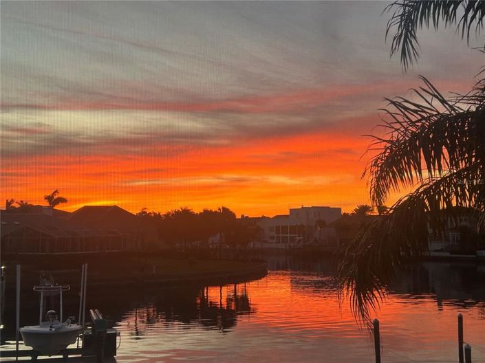 Image No.2-2 Bed Townhouse for sale