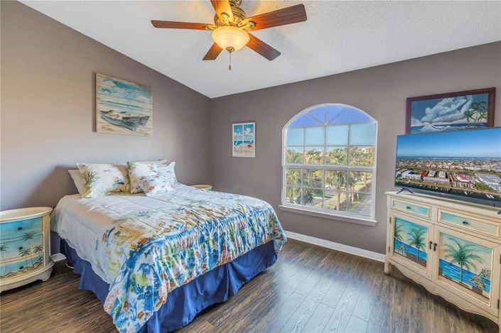 Image No.26-2 Bed Townhouse for sale