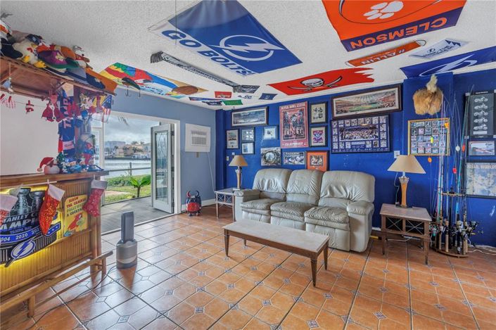 Image No.32-2 Bed Townhouse for sale