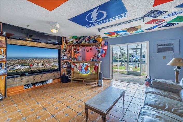 Image No.33-2 Bed Townhouse for sale