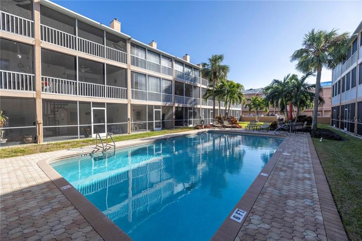 Image No.51-2 Bed Townhouse for sale