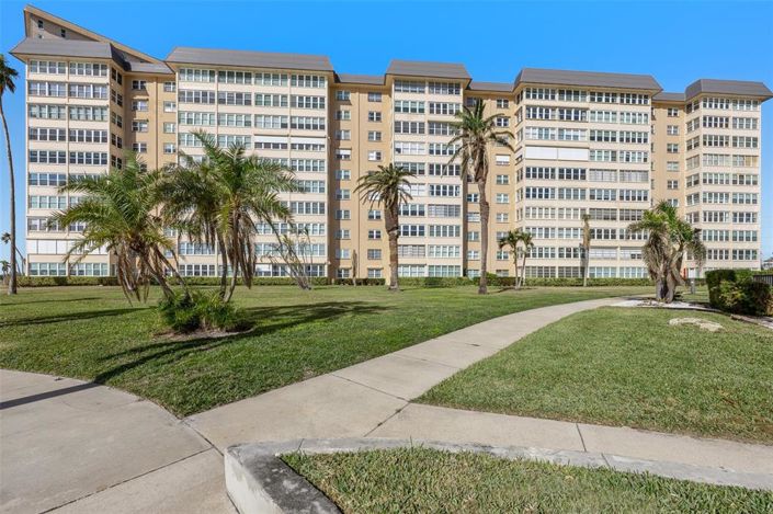 Image No.68-1 Bed Property for sale