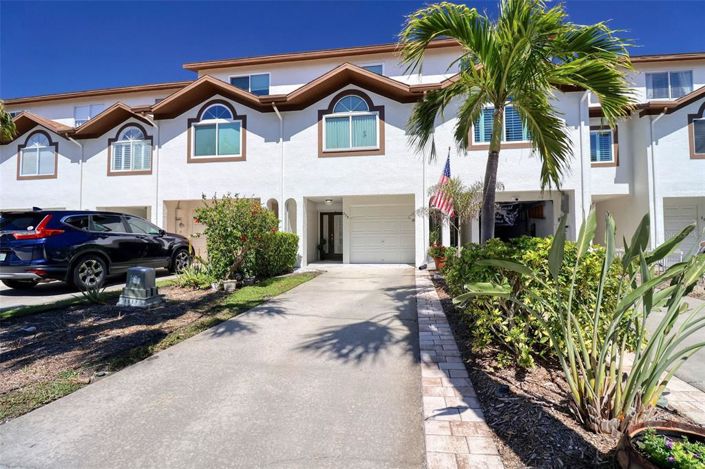 Image No.1-3 Bed Townhouse for sale