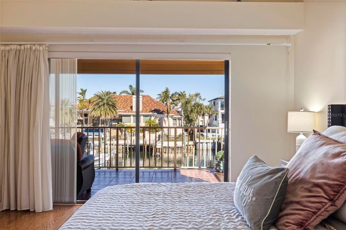 Image No.28-4 Bed Property for sale