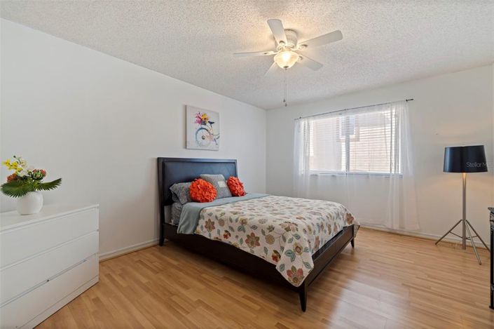 Image No.43-4 Bed Property for sale