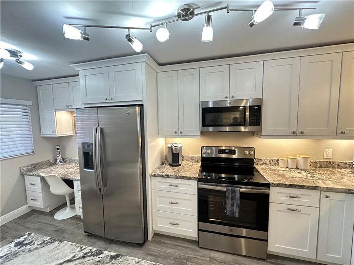 Image No.10-2 Bed Property for sale