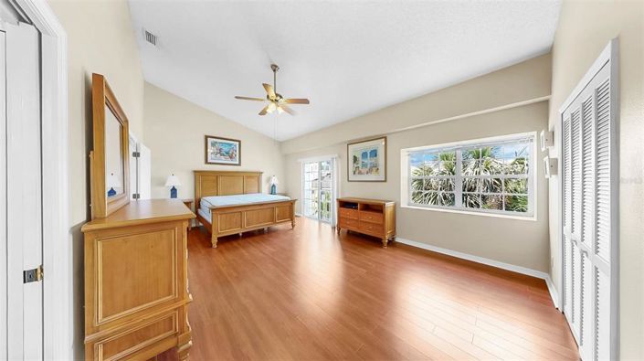 Image No.18-3 Bed Townhouse for sale