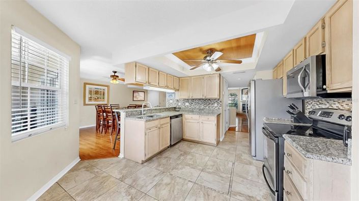 Image No.30-3 Bed Townhouse for sale