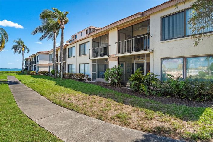 Image No.30-2 Bed Property for sale