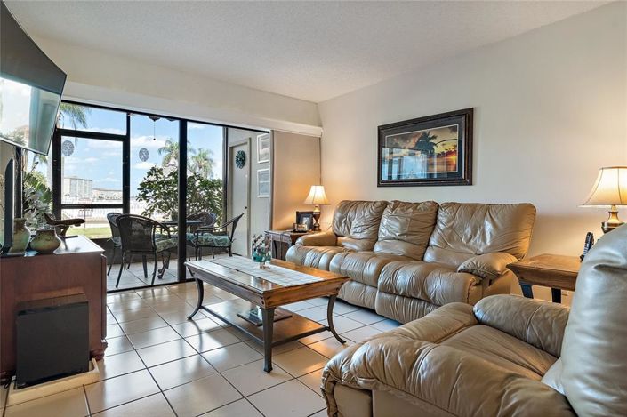 Image No.8-2 Bed Property for sale