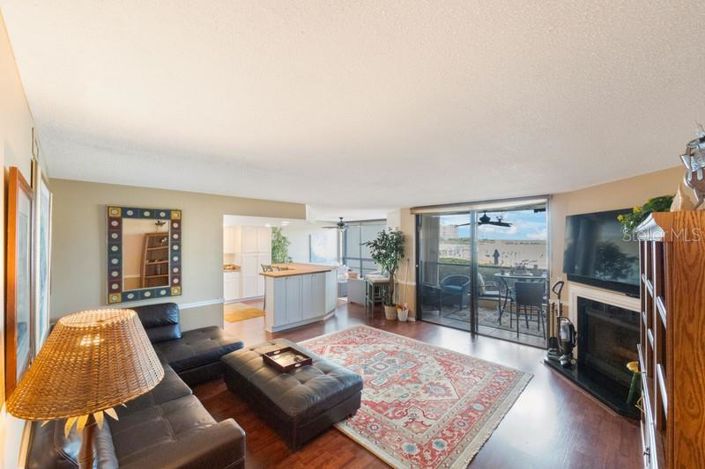 Image No.10-2 Bed Property for sale