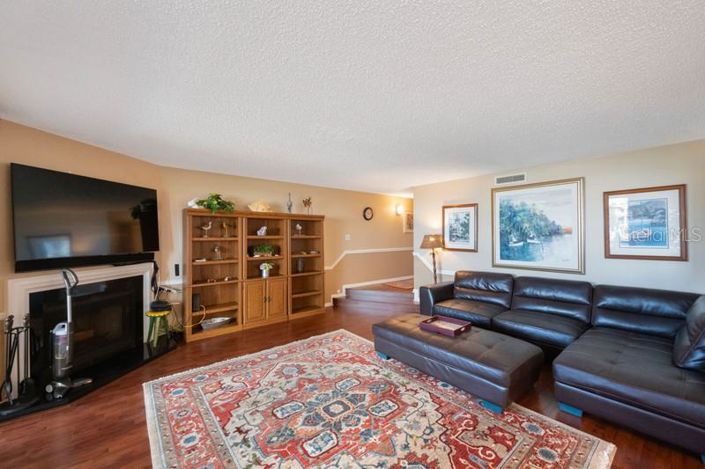 Image No.11-2 Bed Property for sale