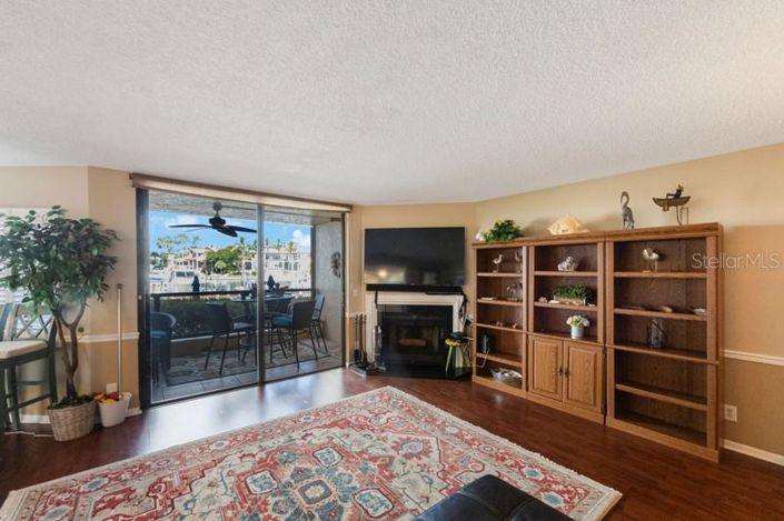 Image No.12-2 Bed Property for sale