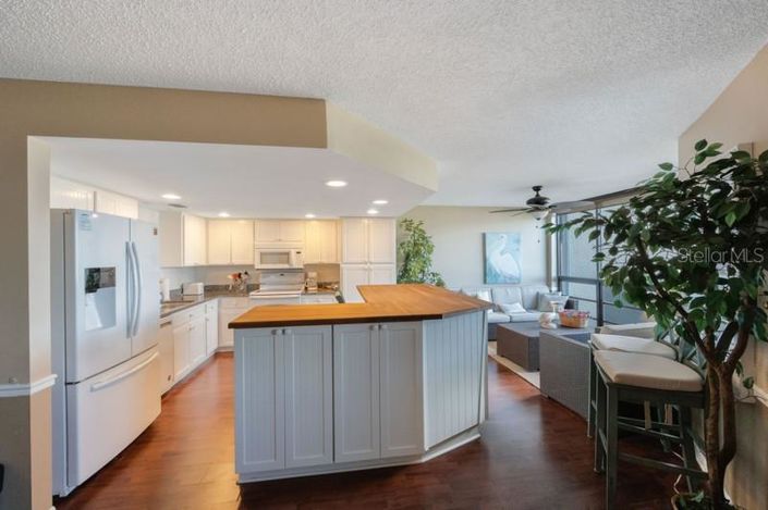 Image No.14-2 Bed Property for sale