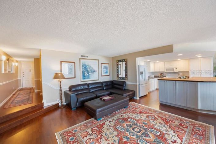 Image No.9-2 Bed Property for sale