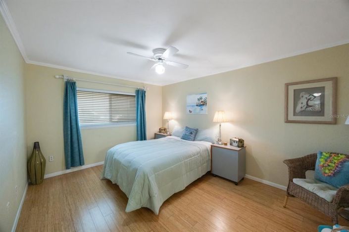 Image No.20-2 Bed Property for sale