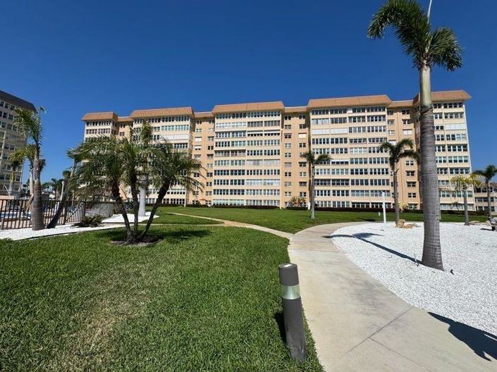 Image No.40-2 Bed Property for sale