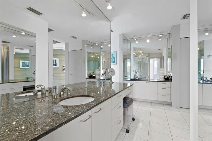 Image No.22-3 Bed Property for sale