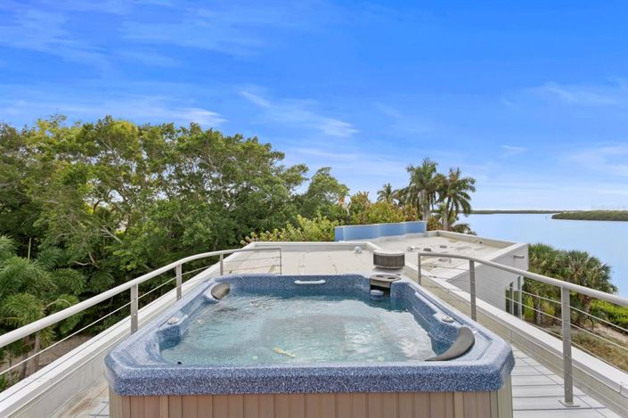 Image No.24-3 Bed Property for sale