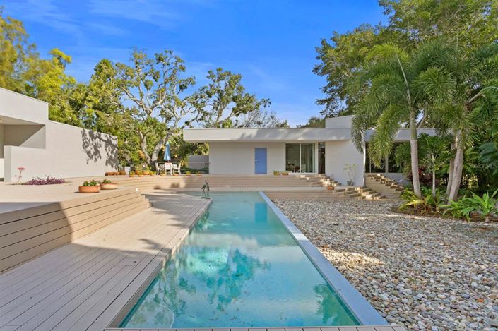 Image No.26-3 Bed Property for sale