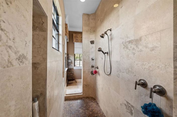 Image No.35-Propriété de 4 chambres à vendre à Floride